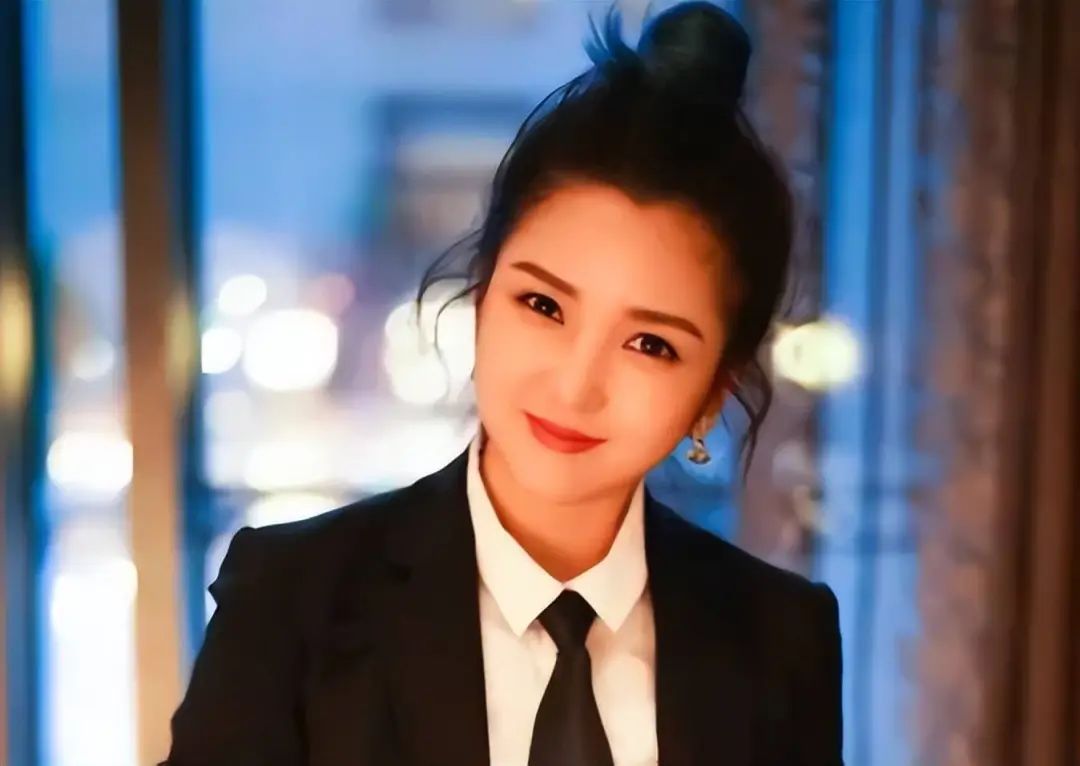 成龙的社交媒体与粉丝互动_成龙大牌粉丝_成龙和粉丝合影