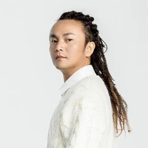 成龙大牌粉丝_成龙和粉丝合影_成龙的社交媒体与粉丝互动