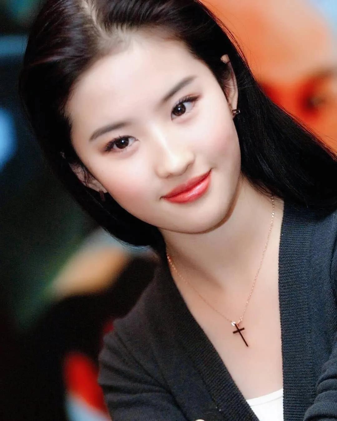 刘亦菲事业发展怎样_刘亦菲事业心强吗_刘亦菲的演艺事业与社会影响