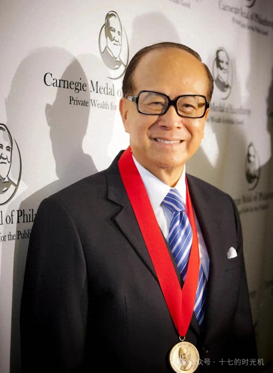 李嘉诚的家庭观念与企业文化_李嘉诚的企业精神_李嘉诚谈家庭教育